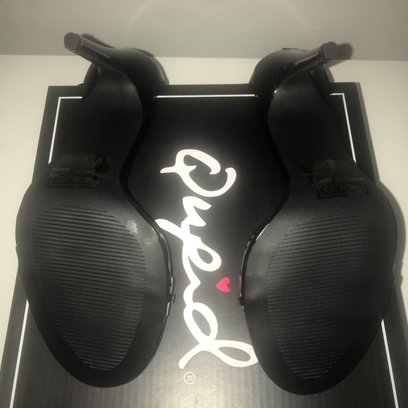 Black Patient Pumps - Picture 4 of 4